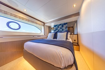 PASHBAR 33 Sunseeker 76 Yacht starboard guest cabin