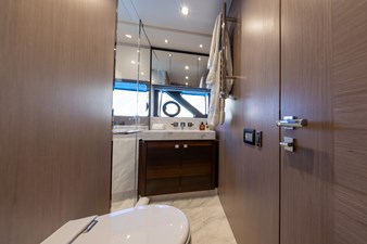 PASHBAR 36 Sunseeker 76 Yacht starboard guest cabin ensuite/ day toliet