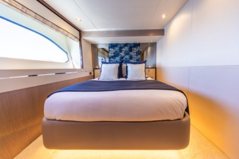 PASHBAR 34 Sunseeker 76 Yacht starboard guest cabin