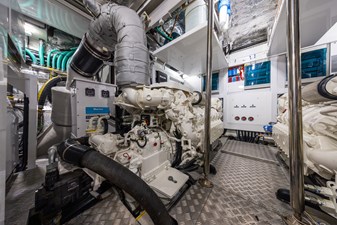 PASHBAR 41 Sunseeker 76 Yacht port engine