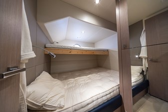 PASHBAR 43 Sunseeker 76 Yacht crew double with bunk