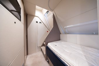PASHBAR 44 Sunseeker 76 Yacht crew single