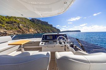 PASHBAR 16 Sunseeker 76 Yacht exterior helm