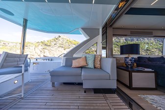 PASHBAR 19 Sunseeker 76 Yacht cockpit seating area