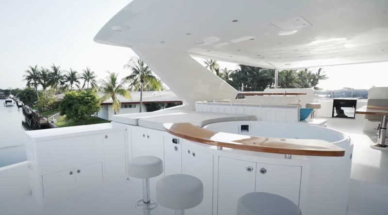 Flybridge Jacuzzi