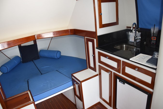 Cabin to starboard side
