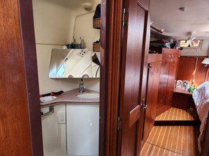 PLAN B 32 Aft Head