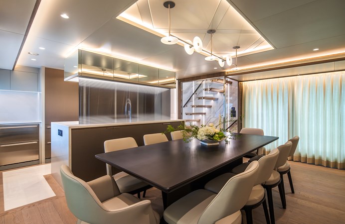 Horizon FD90 Hull 34 large formal dining area with seating for 10. 