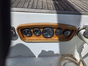 KAILANI 17 Upgraded engine instruments