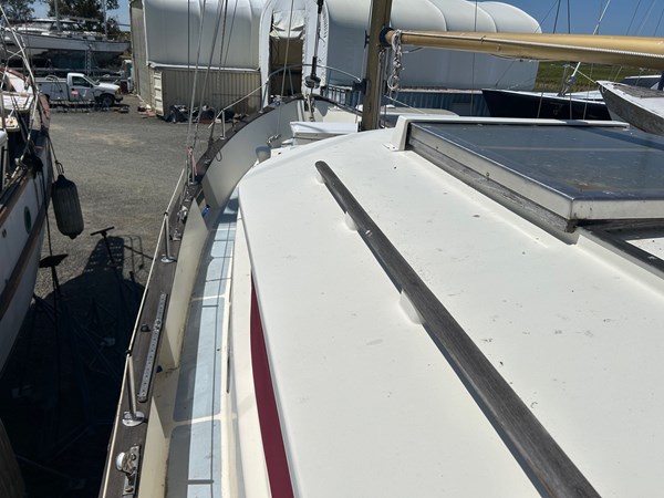 WALK-AROUND DECK