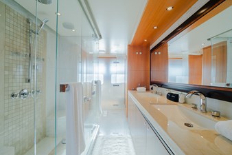 SHARKFINN 10 Master Ensuite