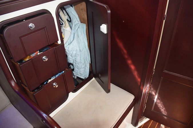 Drawers/Hanging Locker  