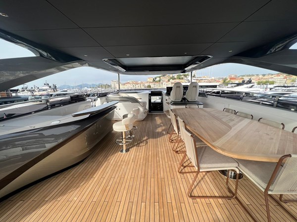 Princess Y95  Flybridge