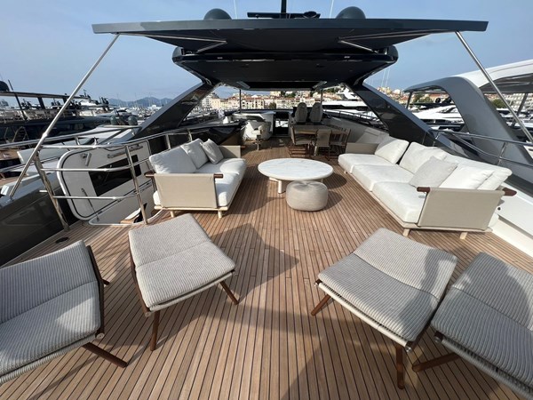 Princess Y95  Flybridge