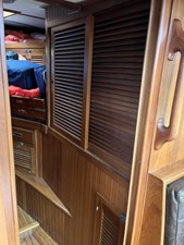 DREADNAUGHT 23 V berth storage