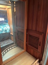 DREADNAUGHT 30 Aft stateroom vanity