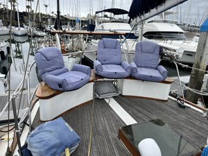 DREADNAUGHT 36 Aft seating and storage