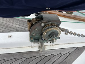 DREADNAUGHT 41 Windlass