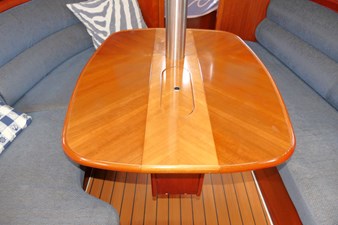 TANGENT 6 Salon Table