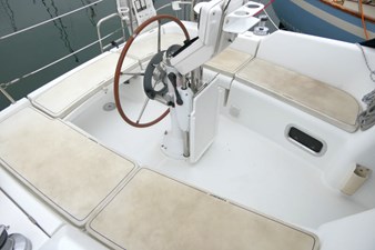 TANGENT 38 Cockpit Aft1