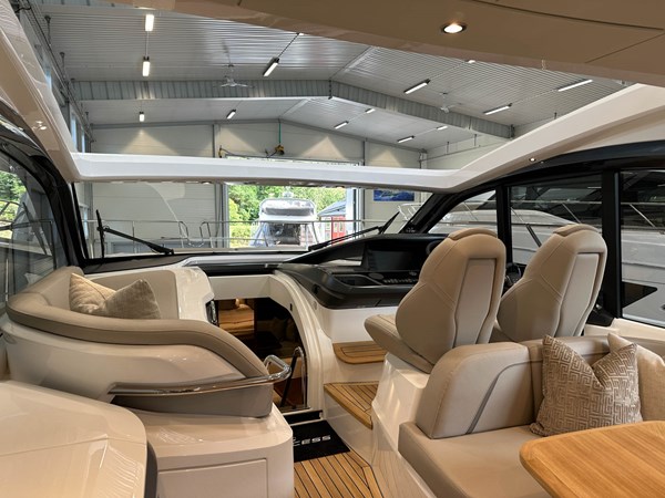 Large hardtop electric hatch