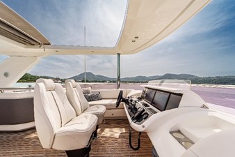 Charles 55 Princess 75MY (Charles) - Flybridge Helm
