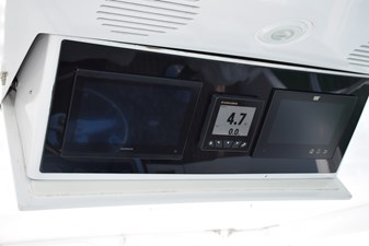 VENTURA            9 Dropdown Overhead Box, New Color CAT Display  