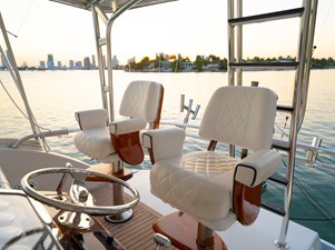 VENTURA            10 Release Helm Chairs    