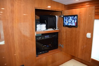VENTURA            29 AV Cabinet Forward of Dinette 