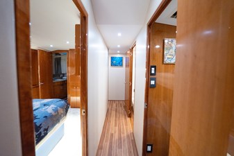 VENTURA            35 Companionway  