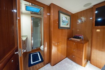 VENTURA            41 Master Stateroom Head Entry  