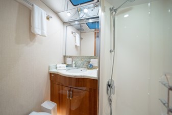 VENTURA            50 Guest Head and Shower  