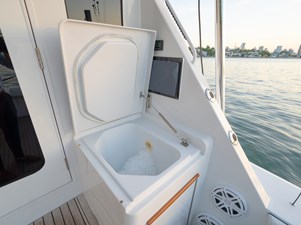 VENTURA            54 Eskimo Ice Storage Bin  