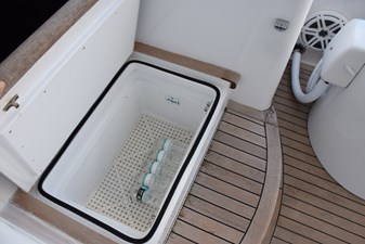 VENTURA            56 Under Cockpit Step Refrigerated Drink Box  