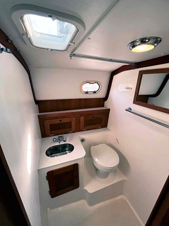 LUNA, 2013 Hunt Yachts Harrier 36: Head and Ensuite Shower