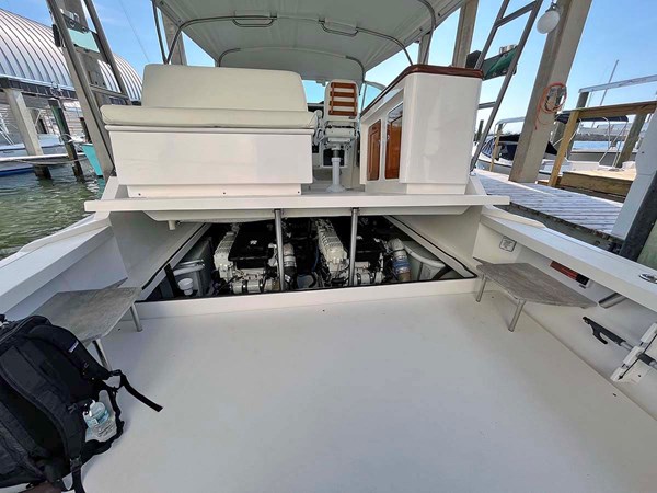 LUNA, 2013 Hunt Yachts Harrier 36: Lifting Bridge Deck