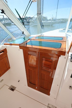 LUNA, 2013 Hunt Yachts Harrier 36: Teak Companionway