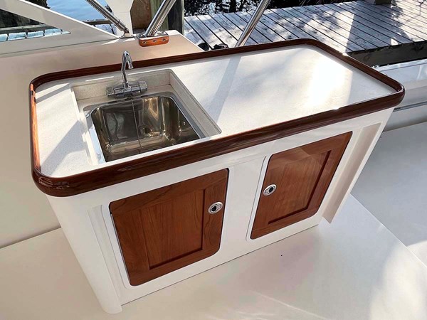 LUNA, 2013 Hunt Yachts Harrier 36: Wetbar