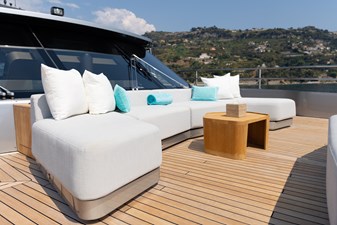 PALMAX 19 Bow Sunbathing Area 