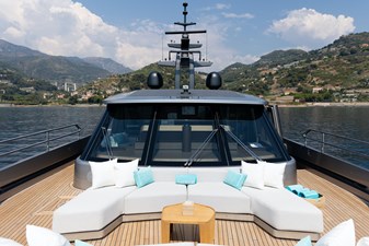 PALMAX 16 Bow Sunbathing Area 