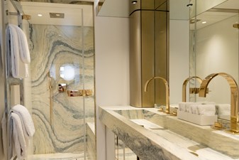 PALMAX 37 Master Bath