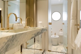 PALMAX 38 Master Bath