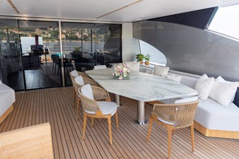 PALMAX 48 Alfresco Dining on the upper deck 