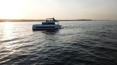 ARCTIC MOON 25