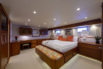 DREAM CATCHER 5 DREAM CATCHER 2001 BURGER BOAT COMPANY Enclosed Bridge Sportfish Sport Fisherman Yacht MLS #445682 5