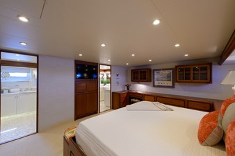 DREAM CATCHER 6 DREAM CATCHER 2001 BURGER BOAT COMPANY Enclosed Bridge Sportfish Sport Fisherman Yacht MLS #445682 6