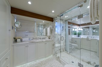 DREAM CATCHER 7 DREAM CATCHER 2001 BURGER BOAT COMPANY Enclosed Bridge Sportfish Sport Fisherman Yacht MLS #445682 7