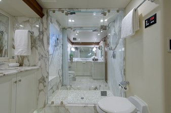 DREAM CATCHER 8 DREAM CATCHER 2001 BURGER BOAT COMPANY Enclosed Bridge Sportfish Sport Fisherman Yacht MLS #445682 8