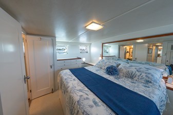 ABSOLUTE 13 Master Cabin