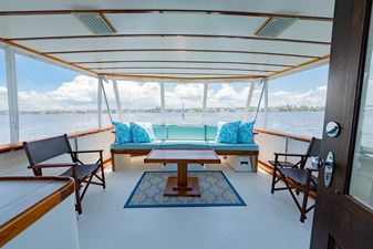 ABSOLUTE 28 Aft Deck